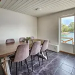 2 Bedroom Stunning In 펜션